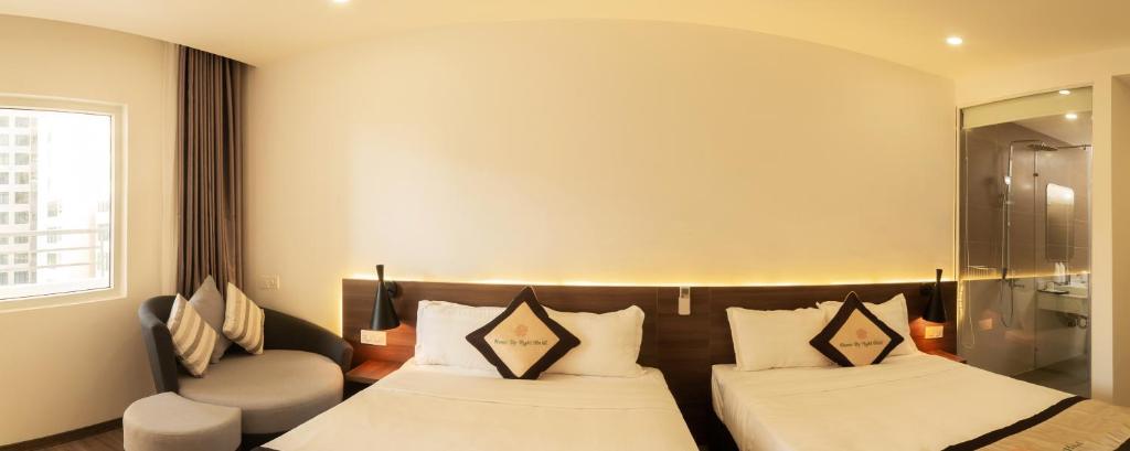 Двухместный (Двухместный номер с 2 отдельными кроватями и окном) апарт-отеля Hanoi By Night Condotel, Нячанг