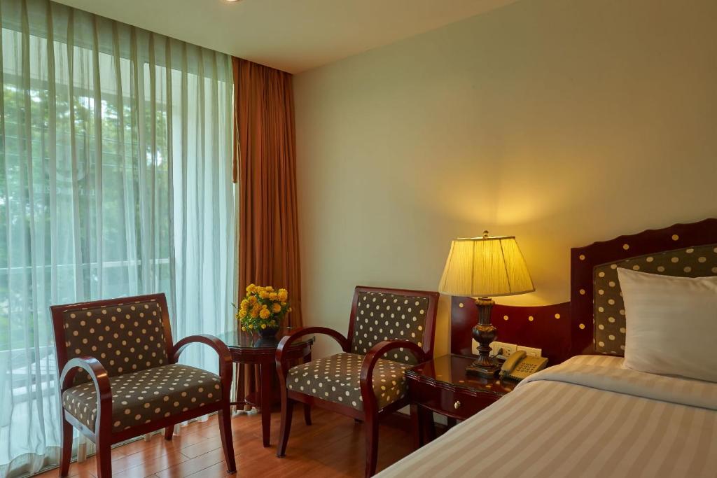 Двухместный (Улучшенный номер с кроватью размера «king-size») отеля Nana Hiso, Бангкок