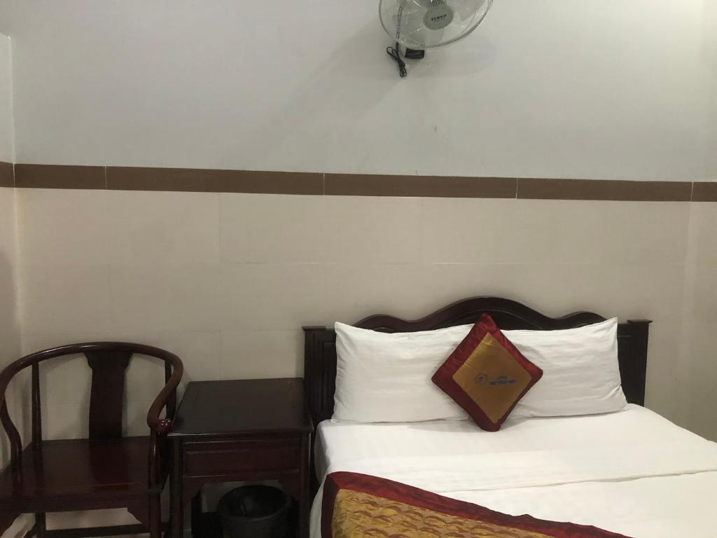 Двухместный (Улучшенный двухместный номер с 1 кроватью) отеля Mai Vuong Thuy Hotel, Хошимин