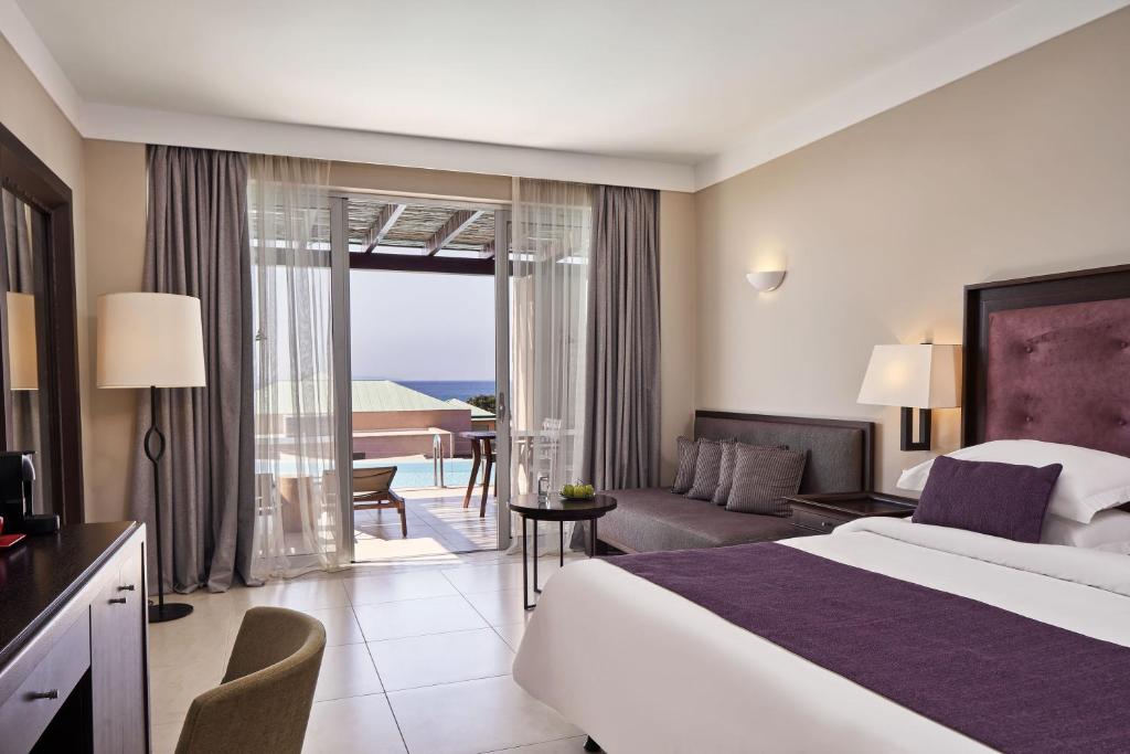 Двухместный (Двухместный номер с 1 кроватью или 2 отдельными кроватями, видом на море и общим бассейном) курортного отеля Atlantica Belvedere Resort - Adults Only, Кос