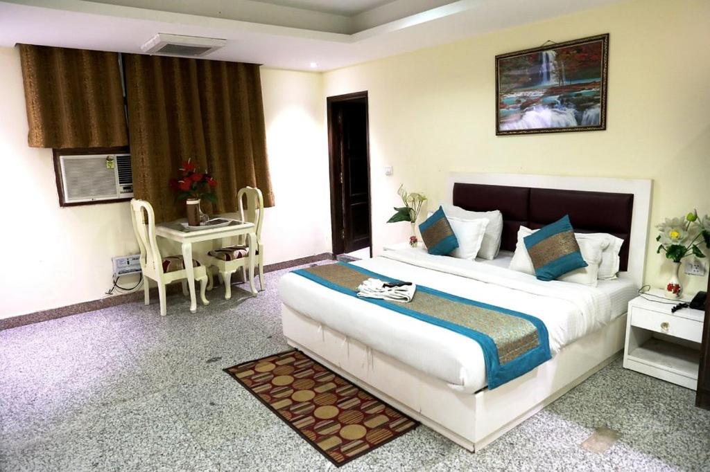 Отель Hotel The Paramont, Нью-Дели