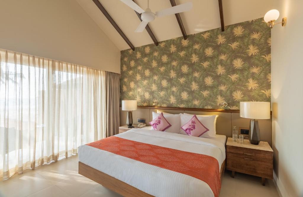 Сьюит (Presidential Suite with Private Plunge Pool) курортного отеля Regenta Place Mandrem Beach Resort, Мандрем
