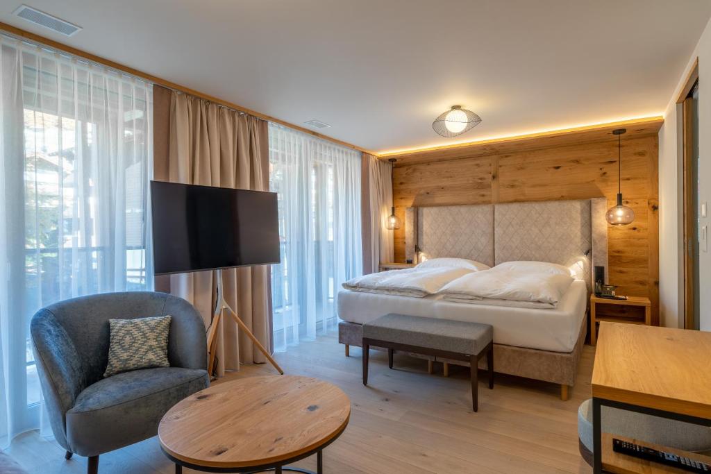Двухместный (Улучшенный двухместный номер с 1 кроватью) отеля Wellness Hotel La Ginabelle, Церматт