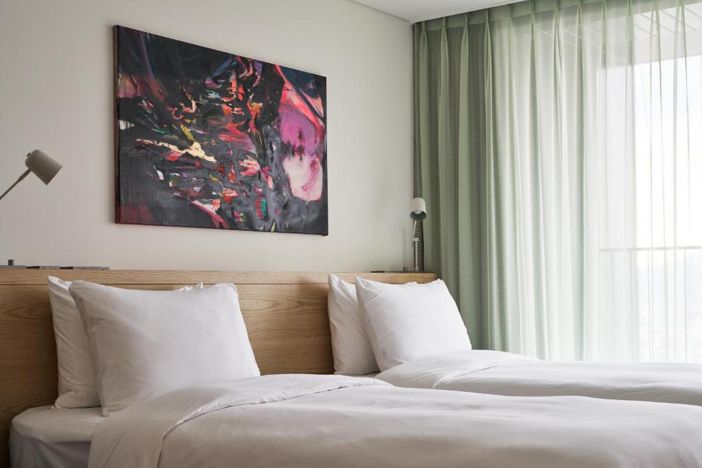 Двухместный (Двухместный номер с 1 кроватью или 2 отдельными кроватями и террасой) отеля HOTEL ANTEROOM SEOUL, Сеул