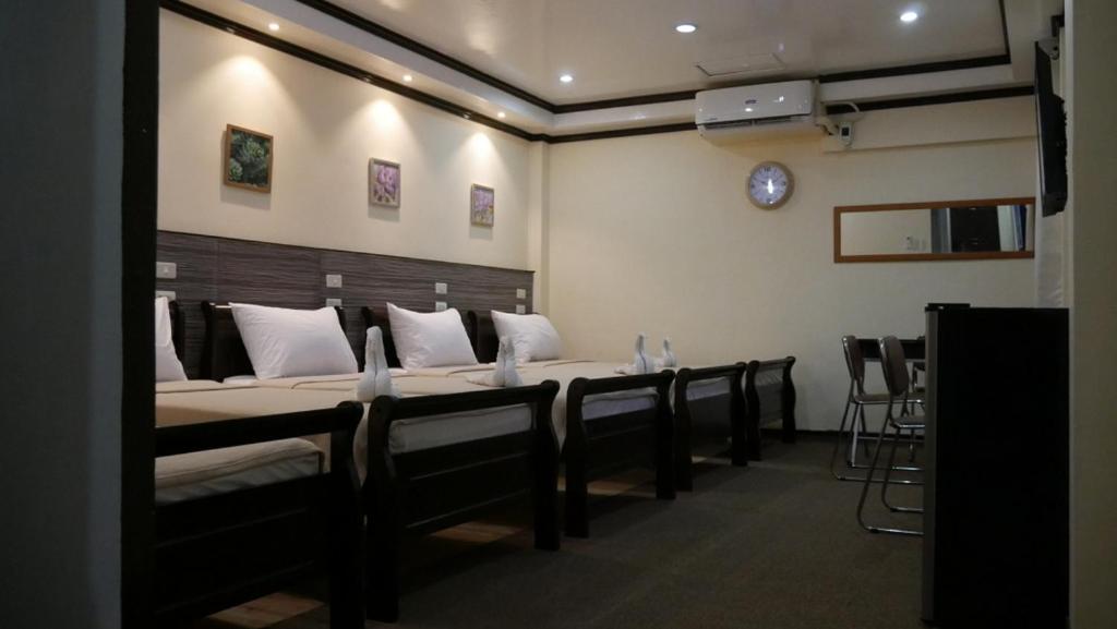 Студио (Семейный номер-студио) отеля Amax Inn Makati, Манила