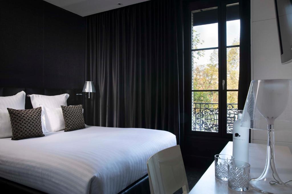 Двухместный (Классический двухместный номер с 1 кроватью) отеля First Hotel Paris Tour Eiffel, Париж