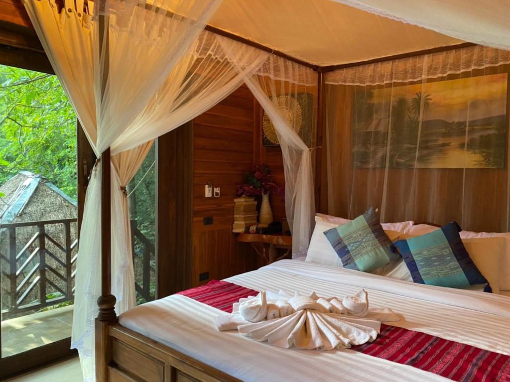 Двухместный (Улучшенный двухместный номер с 1 кроватью) курортного отеля Viking Nature Resort, Пхи-Пхи