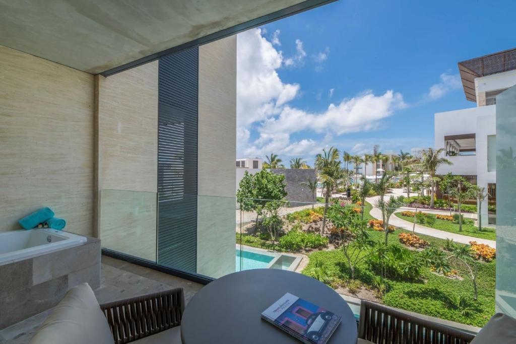 Сьюит (Полулюкс с видом на сад) курортного отеля Haven Riviera Cancun, Канкун