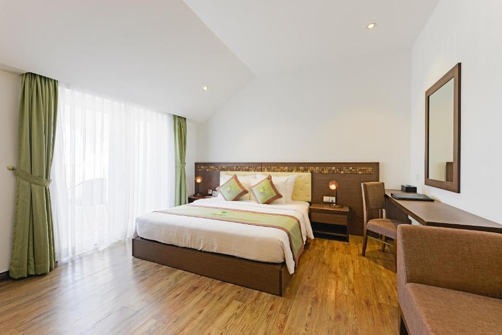 Двухместный (Двухместный номер с 1 кроватью или 2 отдельными кроватями и видом на бассейн) курортного отеля Ben Tre Riverside Resort, Бенче