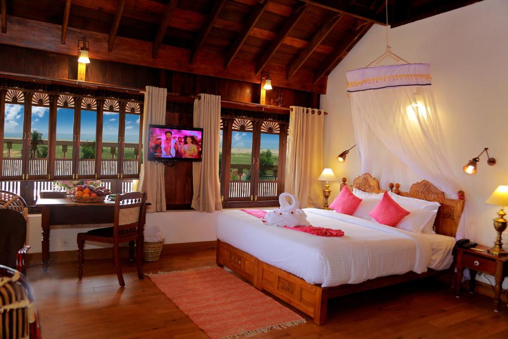 Двухместный (Королевский люкс «Махараджа» с видом на море) курортного отеля AyurSoma Ayurveda Royal Retreat, Ковалам