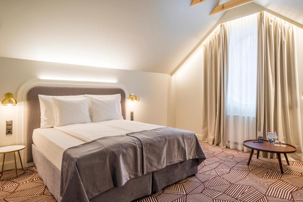 Двухместный (Улучшенный двухместный номер с 1 кроватью или 2 отдельными кроватями и доступом в спа-центр) отеля Wellton Riverside SPA Hotel, Рига