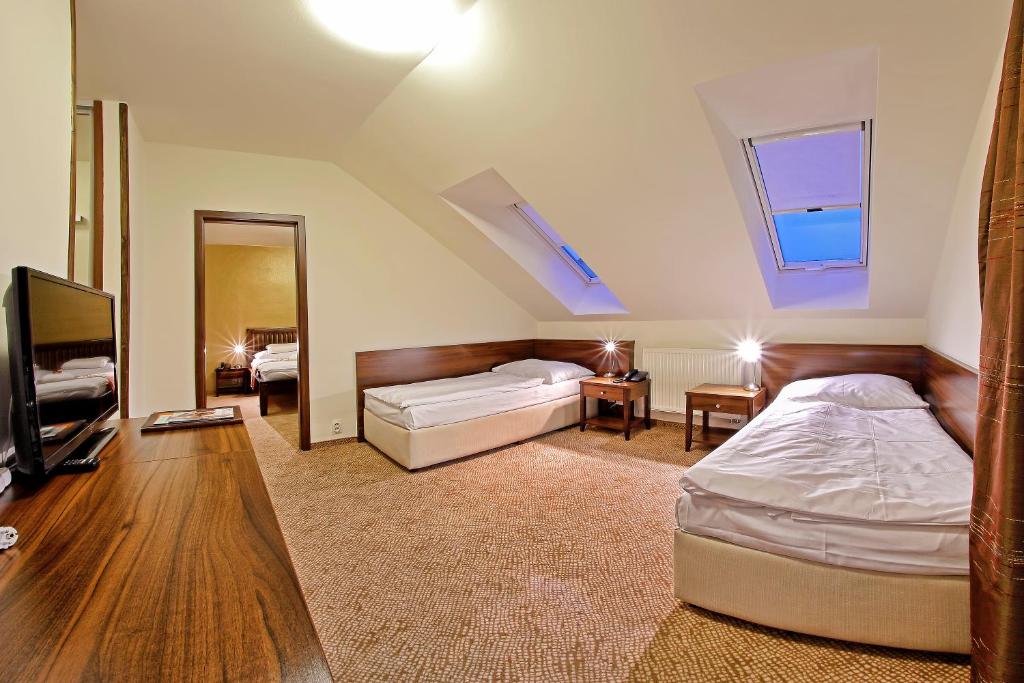 Сьюит (Люкс с 1 спальней и балконом) отеля Penzion Drak, Липтовски-Микулаш
