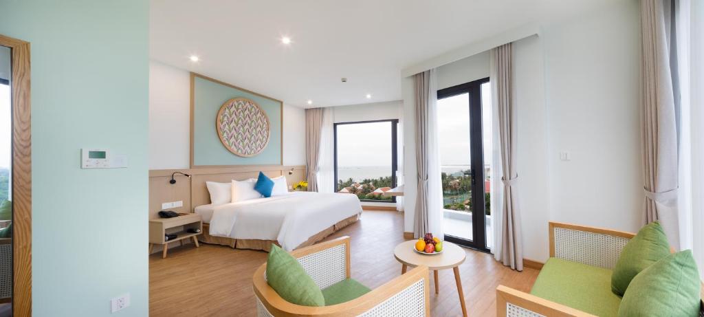 Двухместный (Двухместный номер Делюкс с 1 кроватью и балконом) отеля Hoan My Resort - Phan Rang, Фанранг
