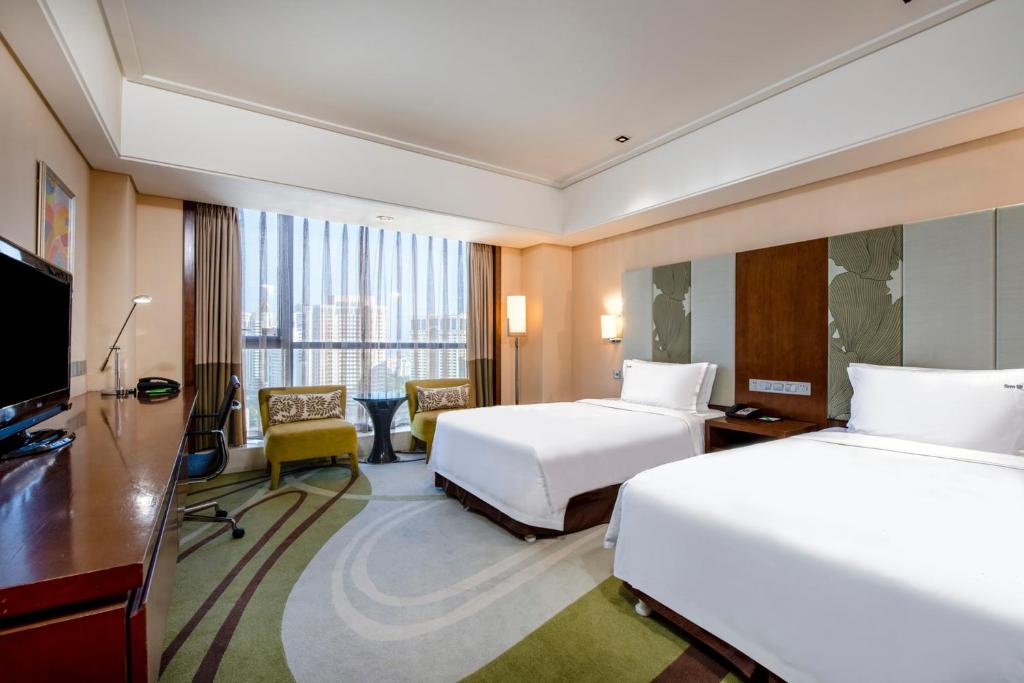 Двухместный (Улучшенный двухместный номер с 1 кроватью или 2 отдельными кроватями) отеля Holiday Inn Qingdao City Center, Циндао