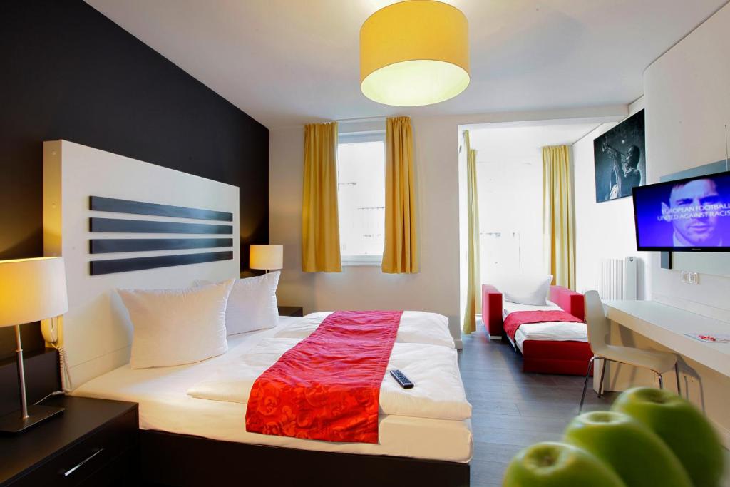 Трехместный (Двухместный номер с двуспальной кроватью и дополнительной кроватью) отеля Centro Hotel Le Boutique, Гамбург