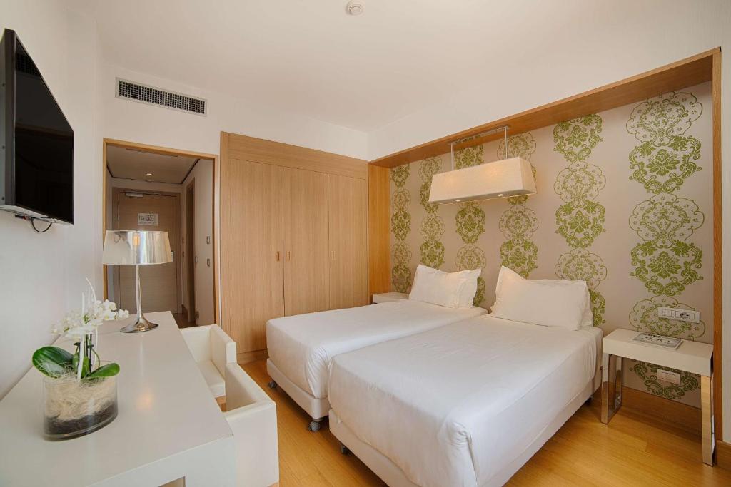 Двухместный (Стандартный двухместный номер с 1 кроватью и окном) отеля NH Palermo, Палермо
