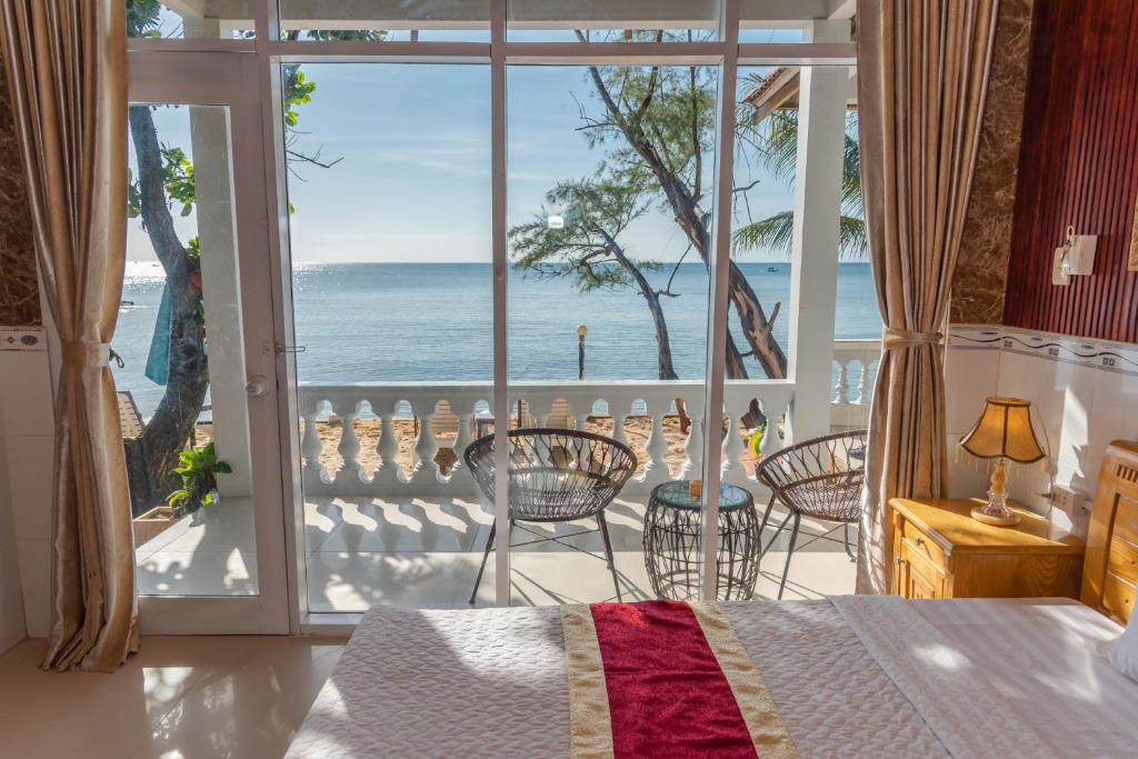 Номер (Бунгало с видом на море) курортного отеля Nhat Lan Resort, Дуонг-Донг