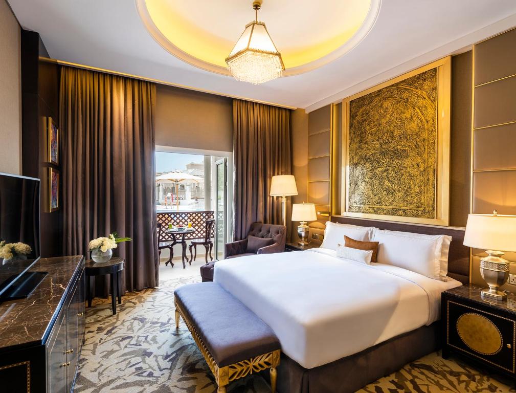Двухместный (Monthly Superior Pool View Room - 20% discount on F&B, Laundry and Spa.) отеля Ezdan Palace Hotel, Доха