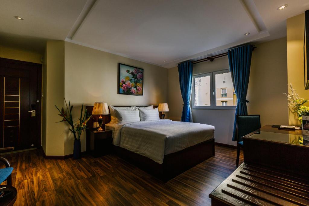 Двухместный (Роскошный двухместный номер с 1 кроватью) отеля Roseland Sweet Hotel & Spa, Хошимин