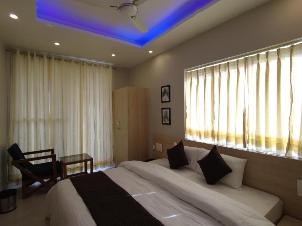 Двухместный (Deluxe Double Room Balcony with 24hrs Check-in & Check-out Flexibility), Punyah Residency Rishikesh