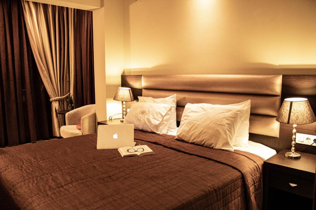Сьюит (Люкс с 2 спальнями) отеля Meliton Inn Hotel & Suites, Неос-Мармарас