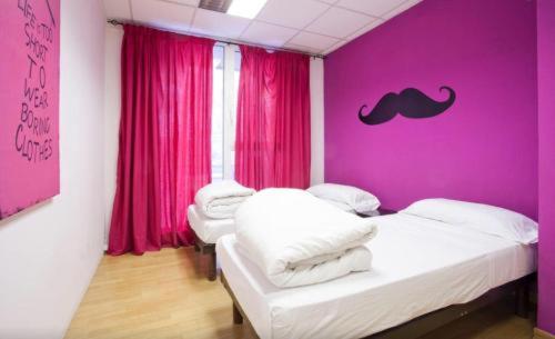 Двухместный (Двухместный номер с 1 кроватью или 2 отдельными кроватями и дополнительной кроватью) гостевого дома HB Hostel, Барселона