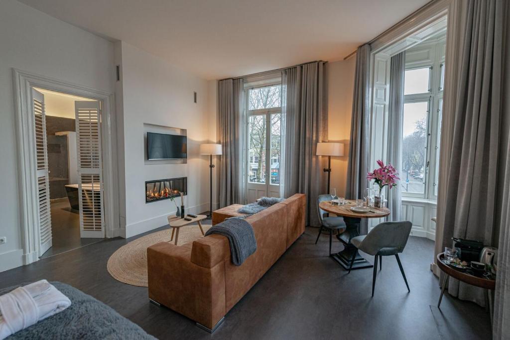 Сьюит (Люкс с кроватью размера «king-size» и балконом) отеля Bossche Suites Stationsweg, Неймеген