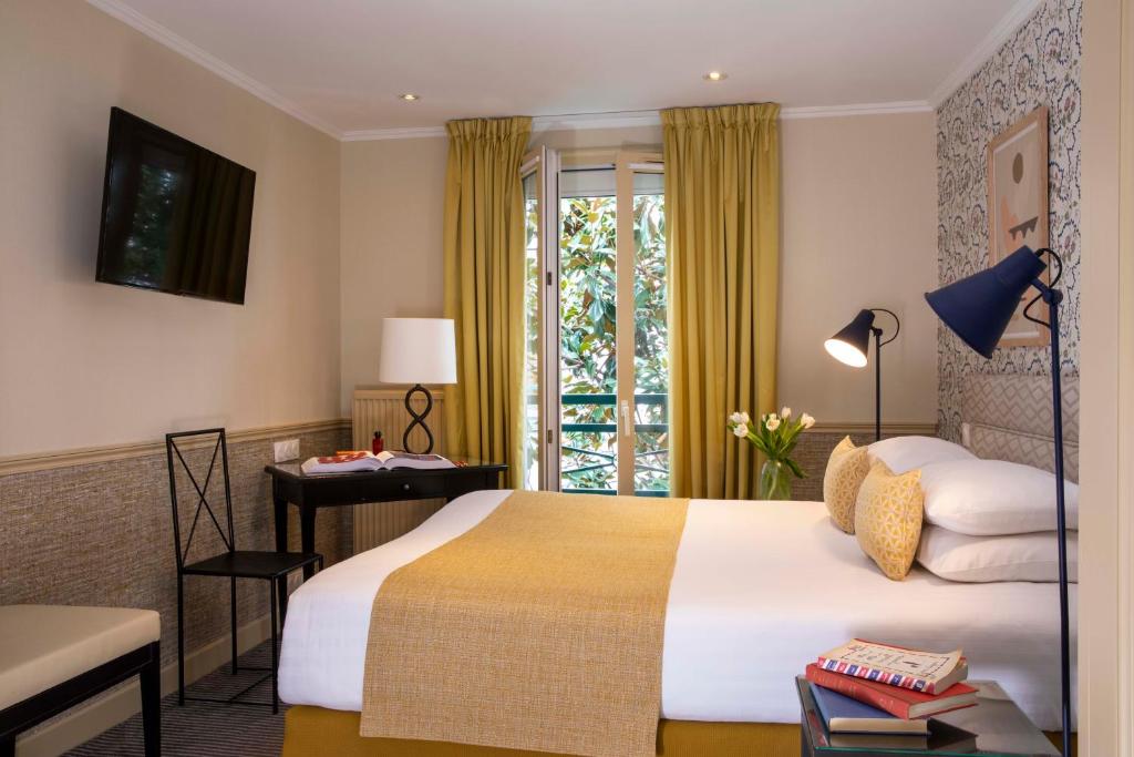 Двухместный (Классический двухместный номер с 1 кроватью или 2 отдельными кроватями) отеля Hotel Relais Bosquet, Париж
