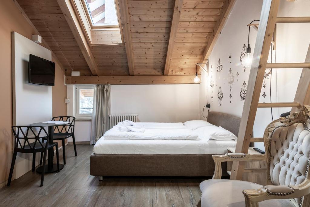 Двухместный (Улучшенный двухместный номер с 1 кроватью и кондиционером – Мансарда) гостевого дома Goethe Guesthouse, Больцано