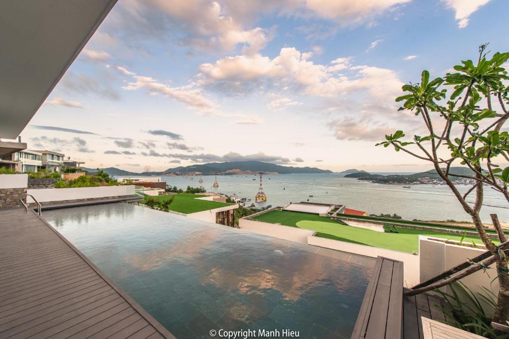 Вилла (Вилла рядом с пляжем с 4 спальнями и собственным бассейном) виллы The Trang Luxury Villa Nha Trang, Нячанг
