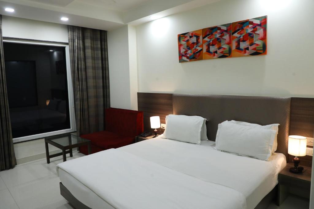 Двухместный (Deluxe Room with Early check-in By 3 Hours,Late check-out by 3 hours), Hotel Sopan Heights