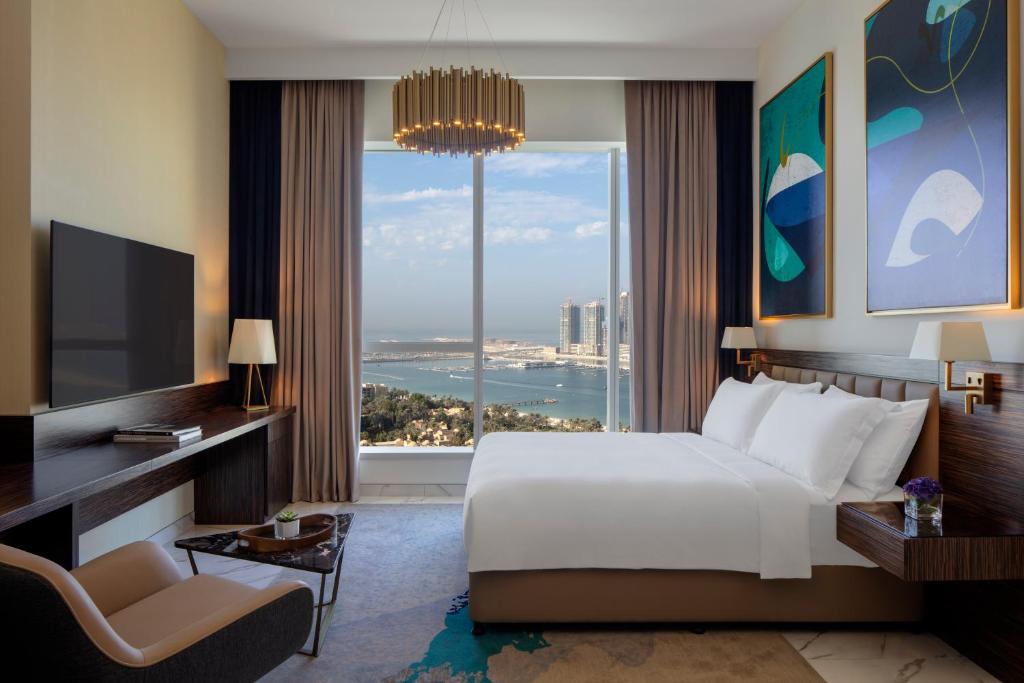 Студио (Номер-студия с видом на море) апарт-отеля Avani Palm View Dubai Hotel & Suites, Дубай