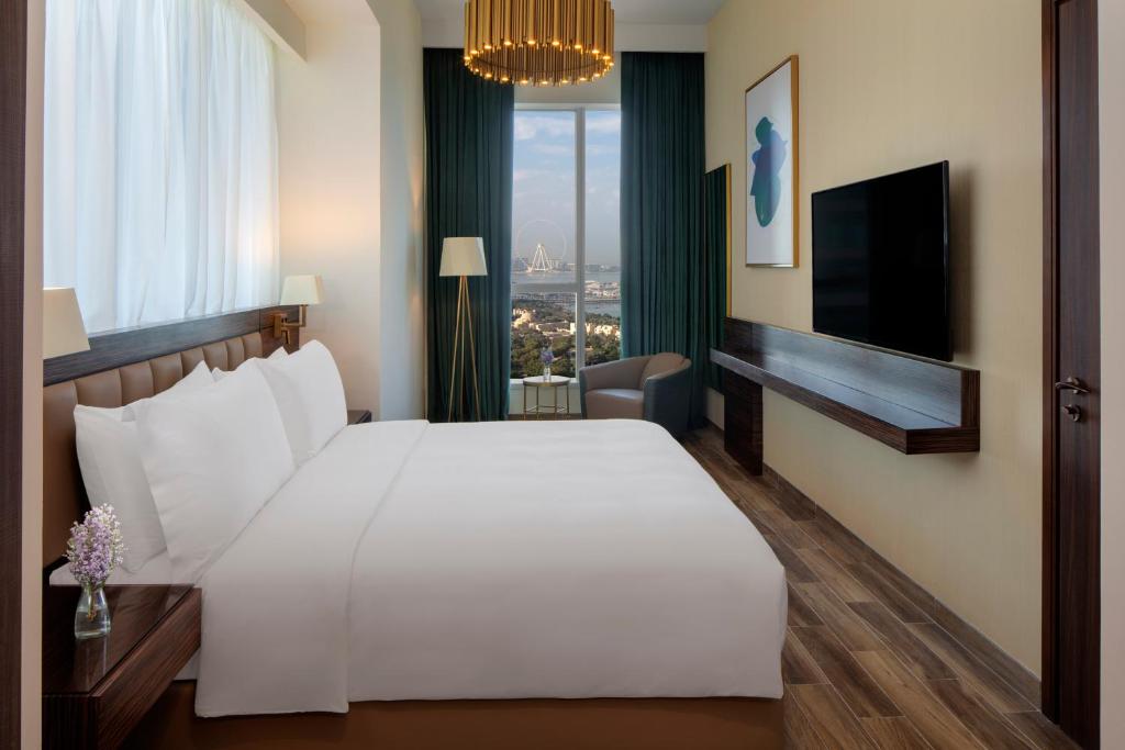 Апартаменты (Апартаменты с 1 спальней и видом на море) апарт-отеля Avani Palm View Dubai Hotel & Suites, Дубай