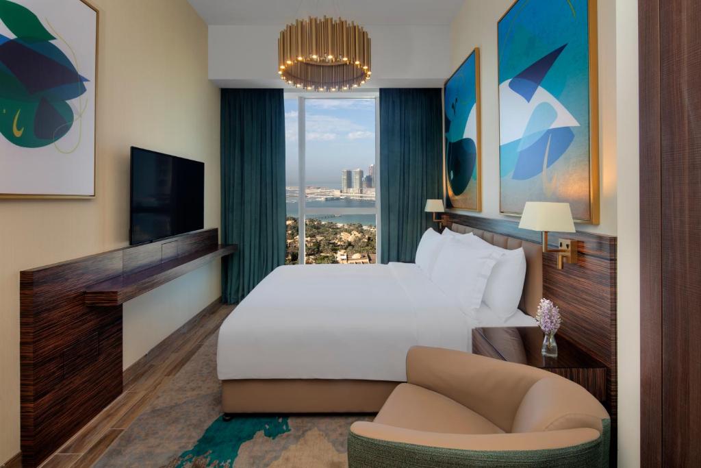 Апартаменты (Пакет услуг «Домашний отпуск» - Апартаменты с 2 спальнями и видом на море, ужин включен) апарт-отеля Avani Palm View Dubai Hotel & Suites, Дубай
