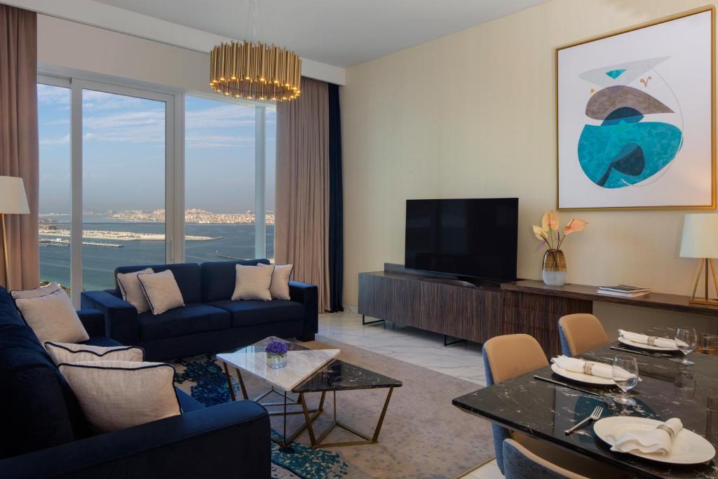 Апартаменты (Апартаменты с 2 спальнями и видом на море) апарт-отеля Avani Palm View Dubai Hotel & Suites, Дубай