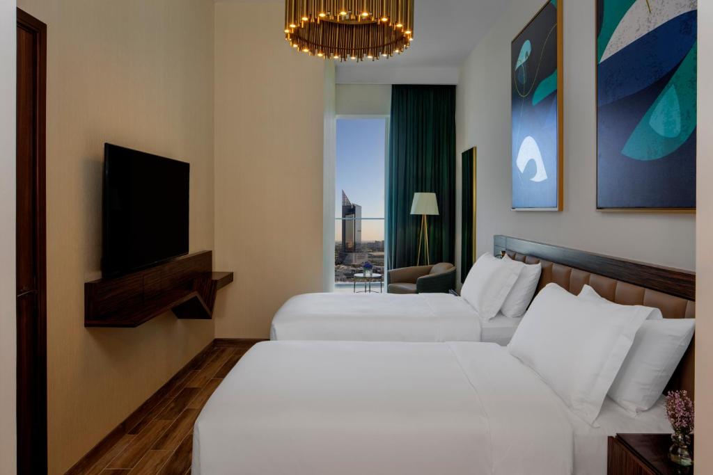 Апартаменты (Пакет услуг «Домашний отпуск» - Улучшенные апартаменты с 3 спальнями, ужин включен) апарт-отеля Avani Palm View Dubai Hotel & Suites, Дубай