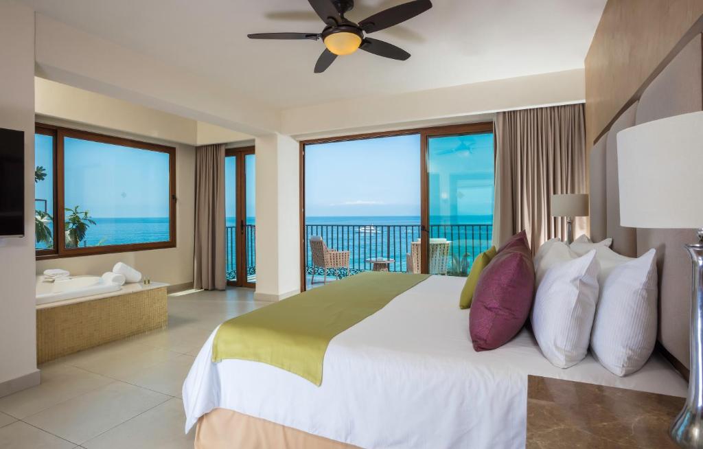 Сьюит (Номер «Гранд Альмар» с джакузи и террасой с полноценным видом на океан) курортного отеля Almar Resort Luxury LGBT Beach Front Experience, Пуэрто-Вальярта