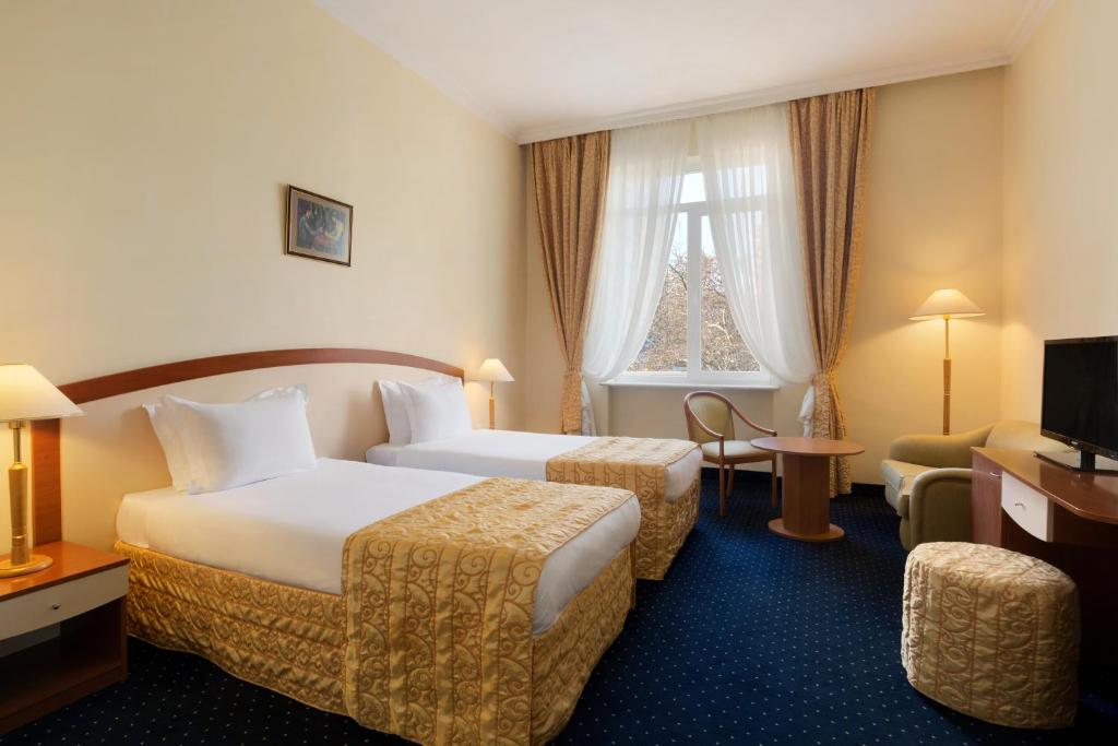 Двухместный (Двухместный номер эконом-класса с 2 отдельными кроватями) отеля Рамада Пловдив Тримонциум
