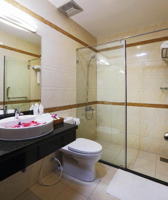 Двухместный (Улучшенный номер с кроватью размера «king-size» или 2 отдельными кроватями) отеля Phu Quoc Ocean Pearl Hotel, Дуонг-Донг
