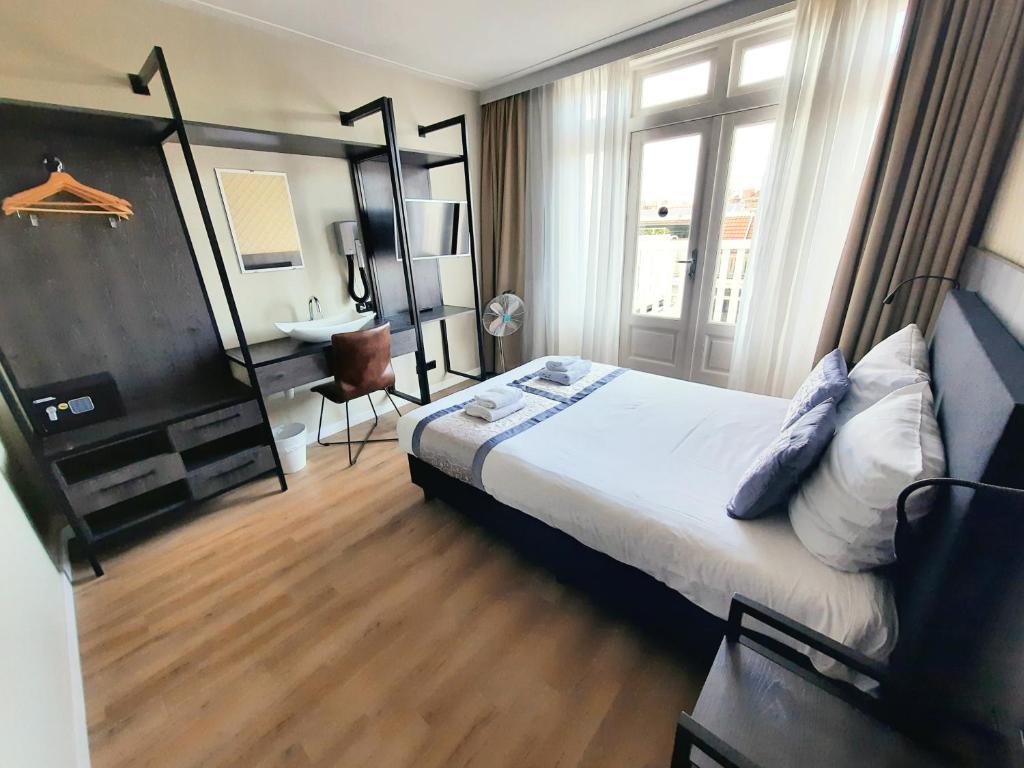 Двухместный (Двухместный номер с 1 кроватью или 2 отдельными кроватями и общей ванной комнатой) отеля Hotel Washington, Амстердам