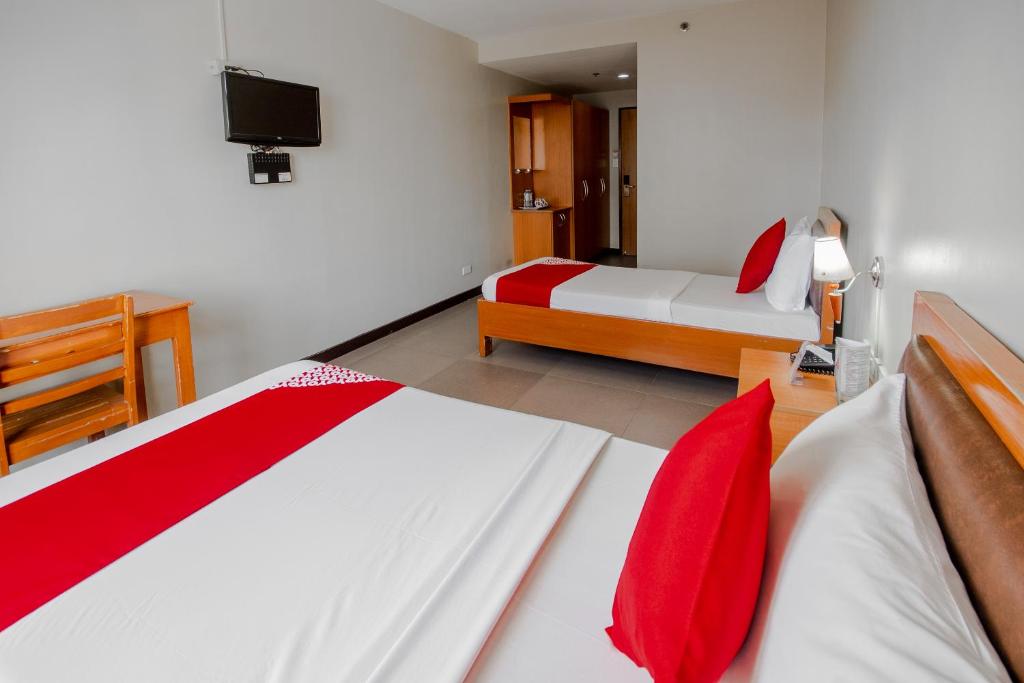 Двухместный (Улучшенный номер Твин) отеля Fuente Oro Business Suites, Себу