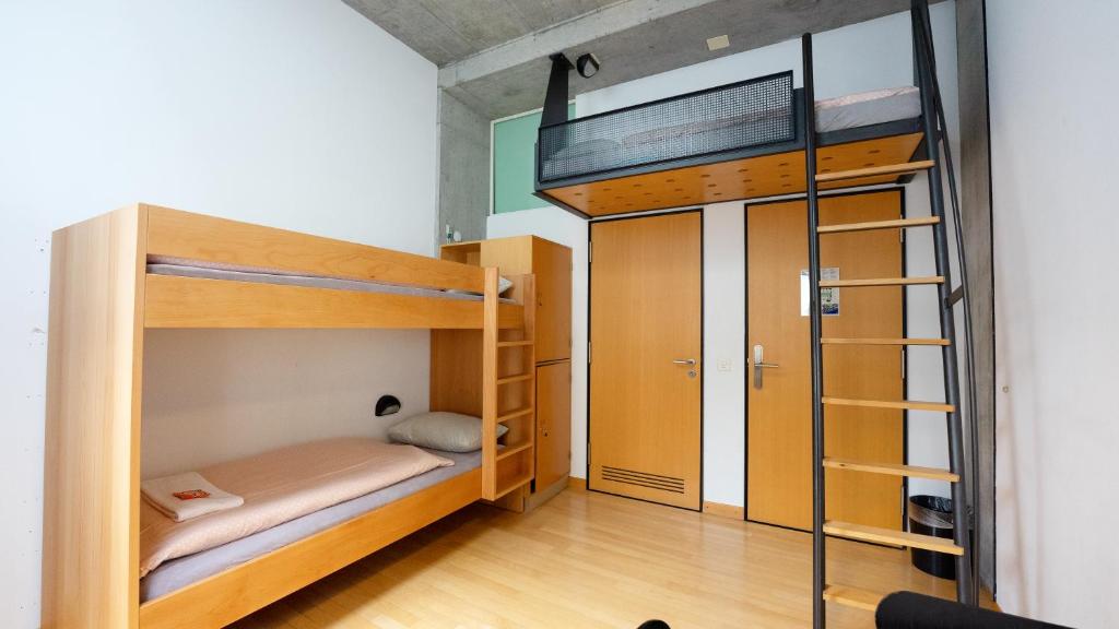 Одноместный (Одноместный номер с собственной ванной комнатой) хостела Solothurn Youth Hostel, Золотурн