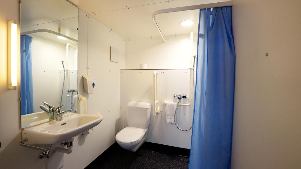 Двухместный (Двухместный номер с 1 кроватью и собственной ванной комнатой) хостела Solothurn Youth Hostel, Золотурн
