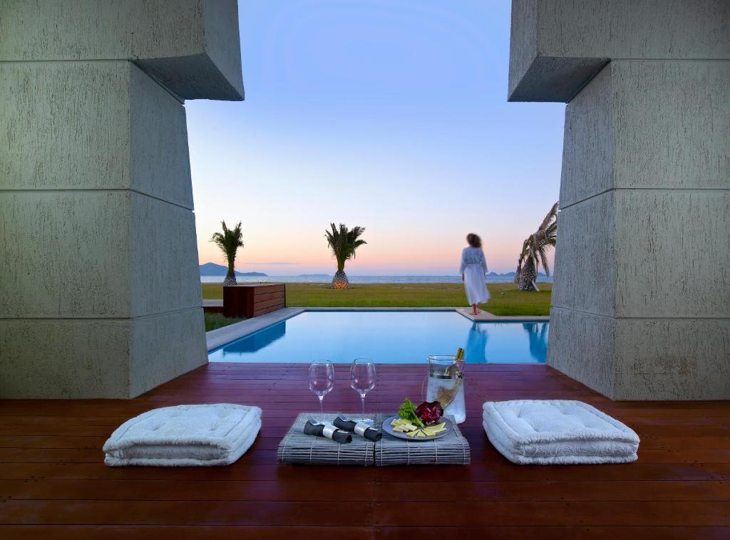 Сьюит (Номер в мезонете с видом на море и общим бассейном) курортного отеля Astir Odysseus Kos Resort and Spa, Тингаки