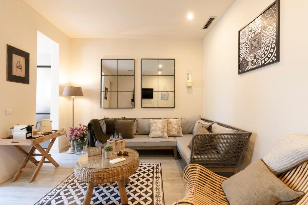 Апартаменты (Апартаменты с балконом), Chic Apartments Barcelona