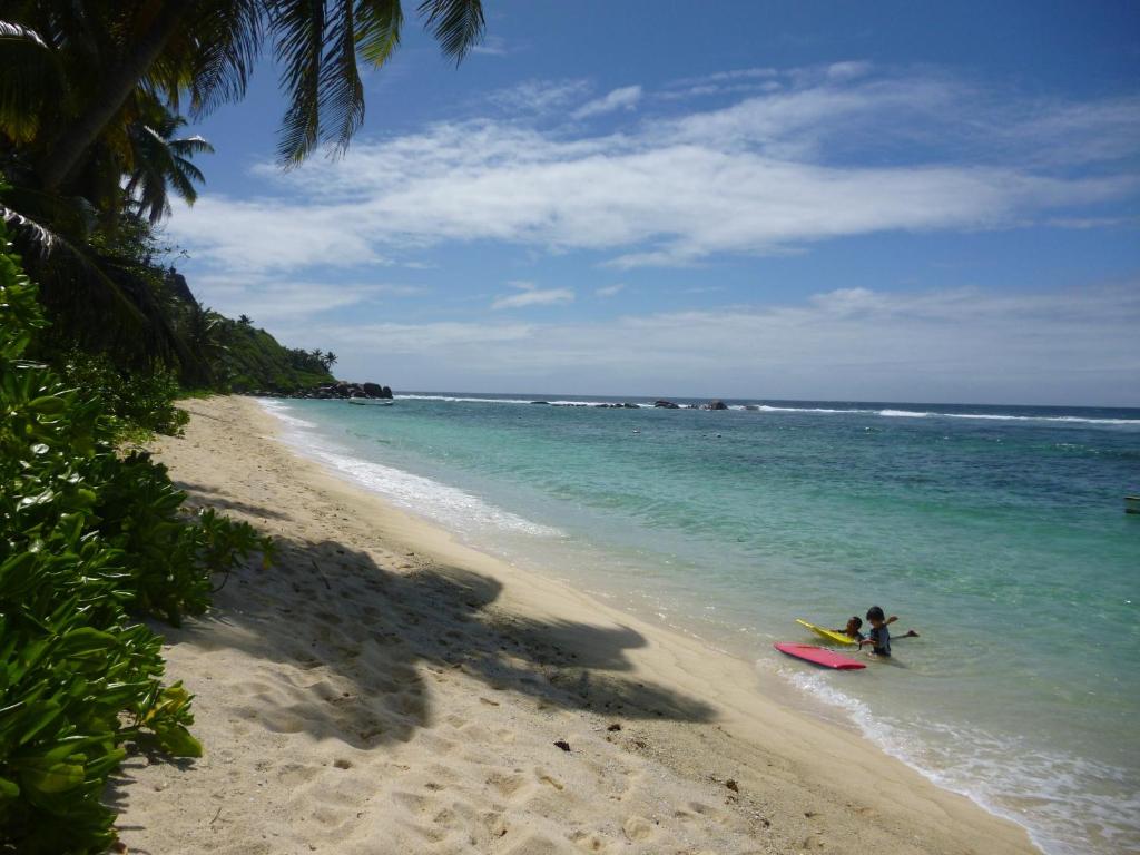 Вилла (Вилла с 4 спальнями рядом с пляжем), Beach House at Anse Forbans