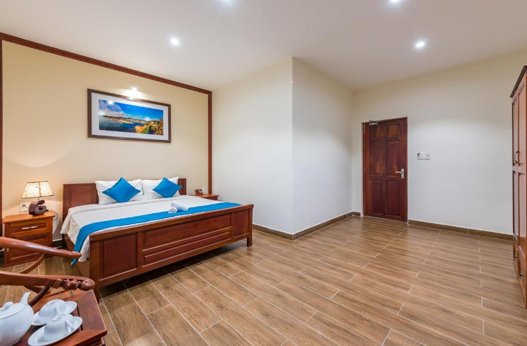 Двухместный (Улучшенный двухместный номер с 1 кроватью) отеля Brenta Phu Quoc Hotel, Дуонг-Донг