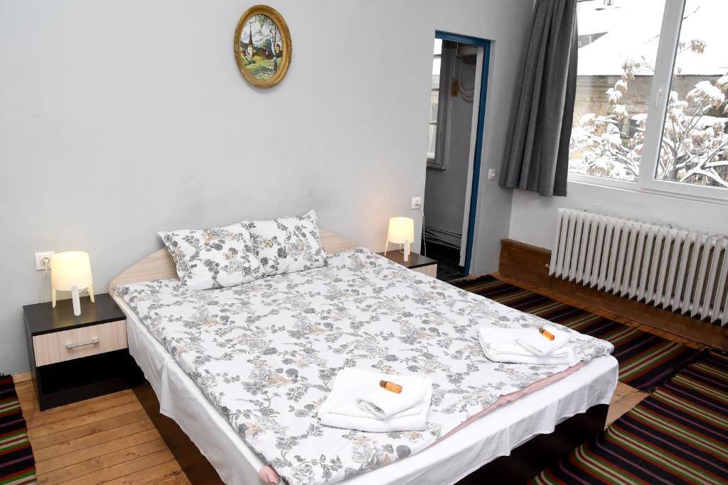 Двухместный (Двухместный номер Делюкс с 1 кроватью или 2 отдельными кроватями, вид на город) гостевого дома Santa Sofiya, София