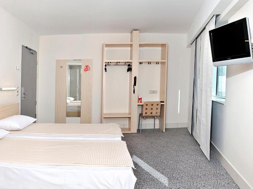 Двухместный (Стандартный двухместный номер с 2 отдельными кроватями) отеля Hello Hotels Gara de Nord, Бухарест