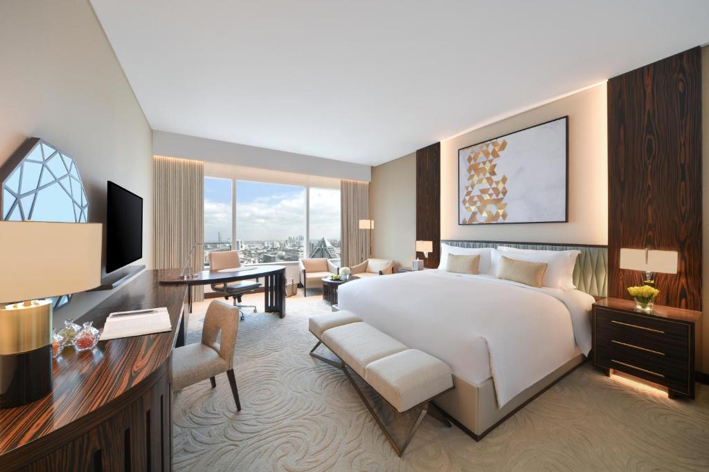 Двухместный (Роскошный номер с кроватью размера «king-size») отеля Sofitel Dubai The Obelisk, Дубай